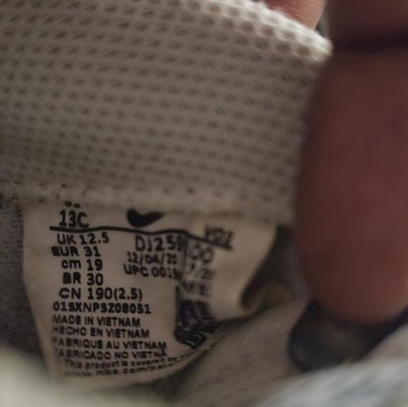 Nike Paint Splatter and White Sneakers Classic Design - Picture 6 of 7